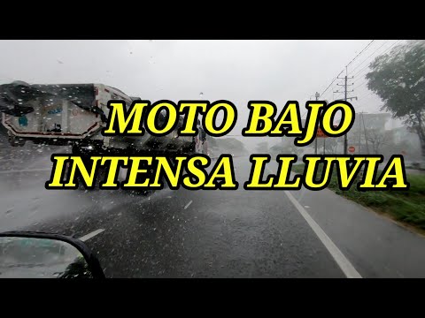 Aquaplaning en motocicletas con lluvia intensa: precauciones necesarias